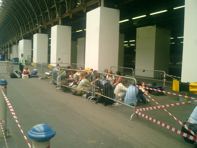 Glastonbury kids, Paddington Stn