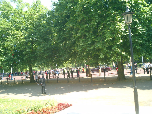Putin's Entourage, Buckingham Garden