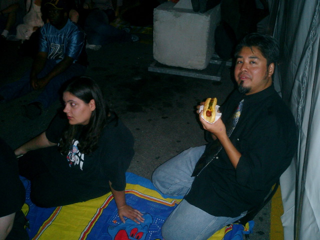 Niki, Joey DeVilla