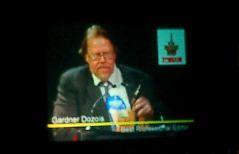 Gardner Dozois accepts Best Editor Hugo