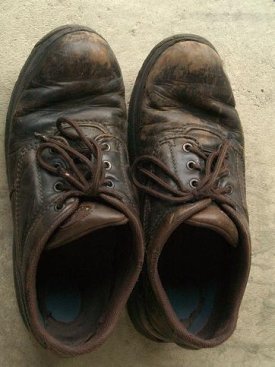lhrshoetheater.jpg